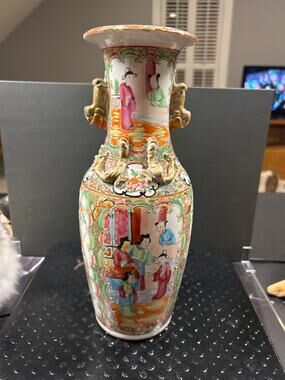 antique Chinese porcelain Rose Medallion vase